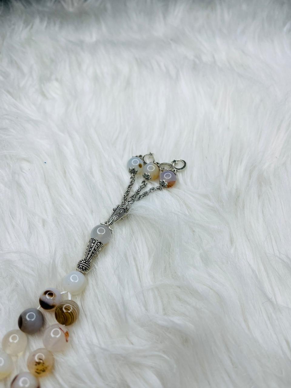 33 Beads Aqeeq tasbeeh with Chain (33 سبحة عقيق مع السلسلة)
