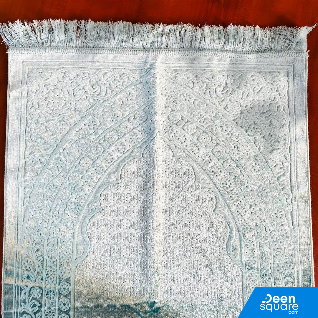 Velvet and Soft Prayer Mat | سجادة الصلاة الناعمة والمخملية