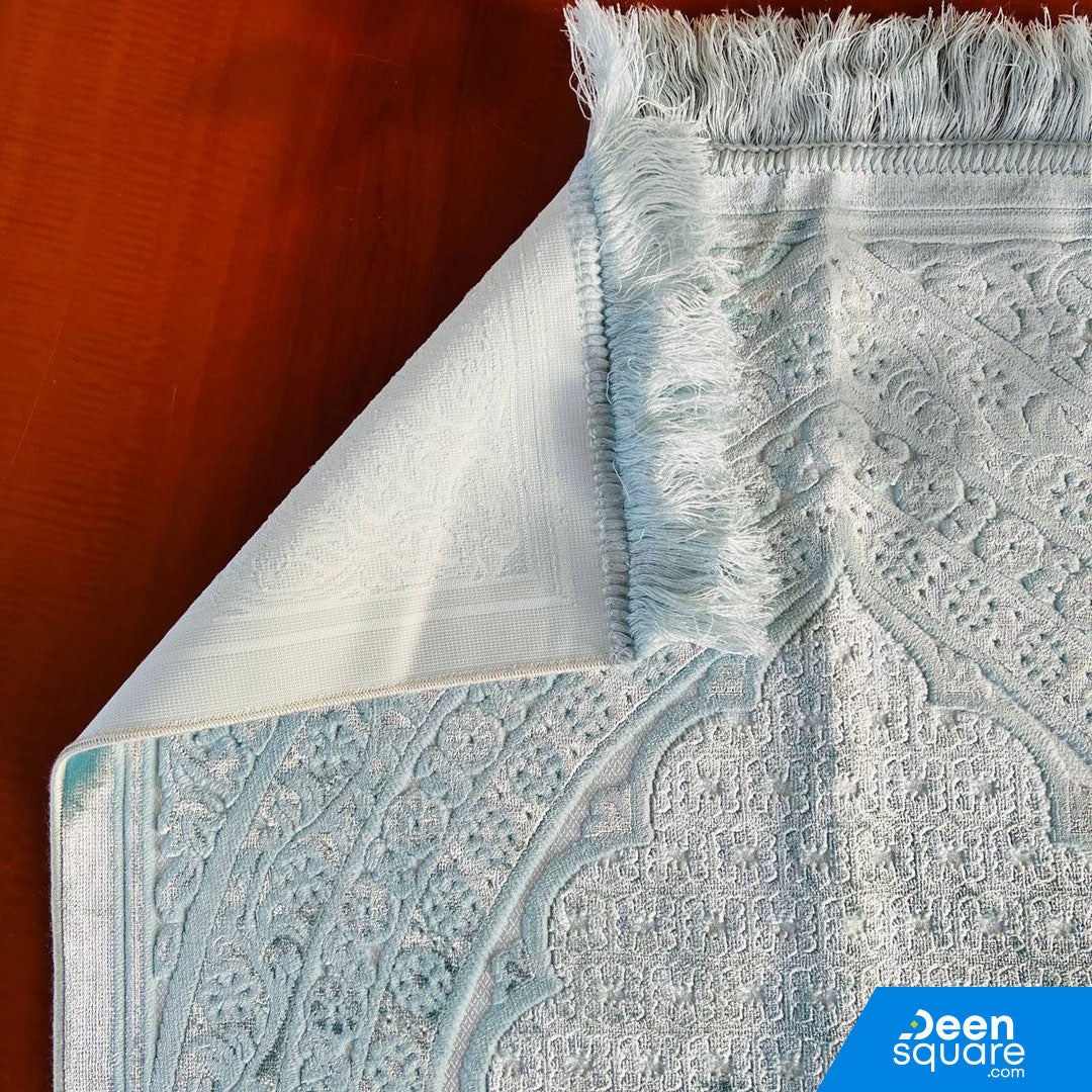 Velvet and Soft Prayer Mat | سجادة الصلاة الناعمة والمخملية