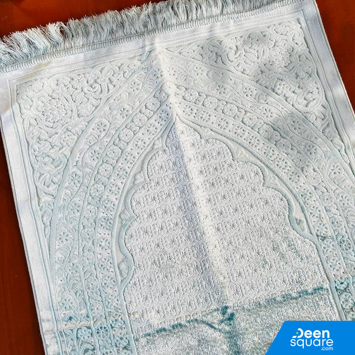 Velvet and Soft Prayer Mat | سجادة الصلاة الناعمة والمخملية