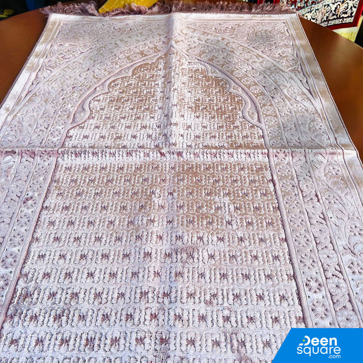 Velvet and Soft Prayer Mat | سجادة الصلاة الناعمة والمخملية