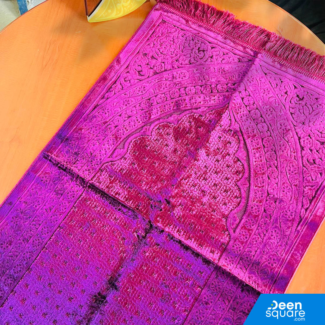 Velvet and Soft Prayer Mat | سجادة الصلاة الناعمة والمخملية