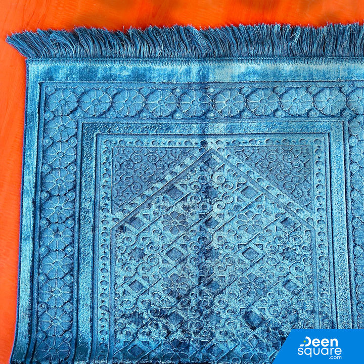 Velvet and Soft Prayer Mat | سجادة الصلاة الناعمة والمخملية