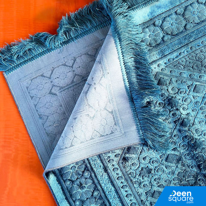 Velvet and Soft Prayer Mat | سجادة الصلاة الناعمة والمخملية