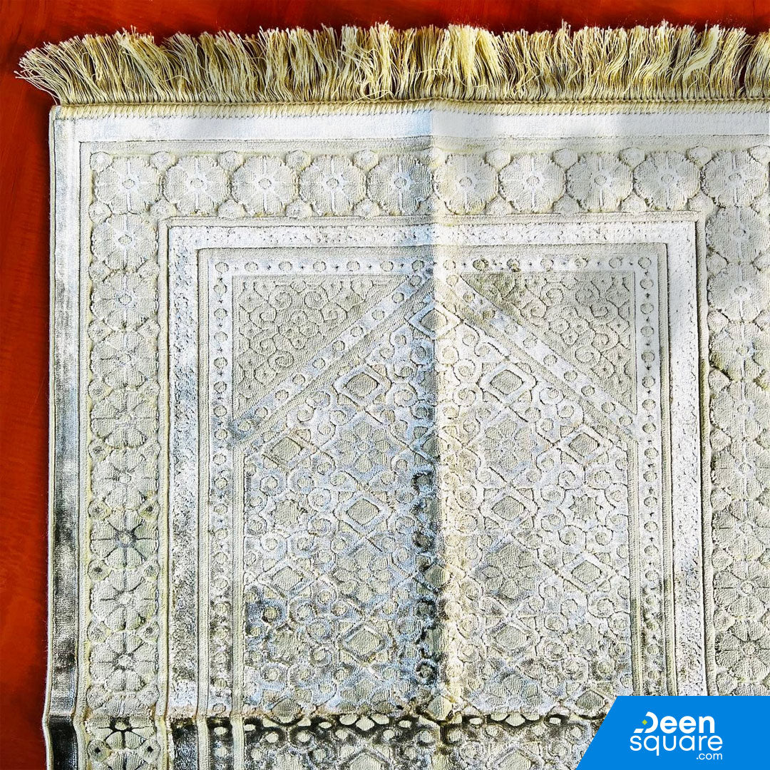 Velvet and Soft Prayer Mat | سجادة الصلاة الناعمة والمخملية