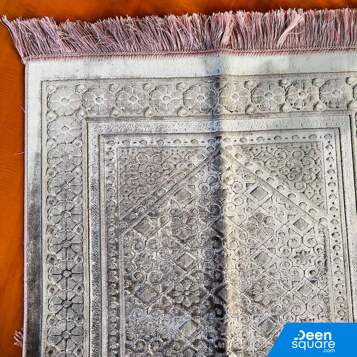 Velvet and Soft Prayer Mat | سجادة الصلاة الناعمة والمخملية