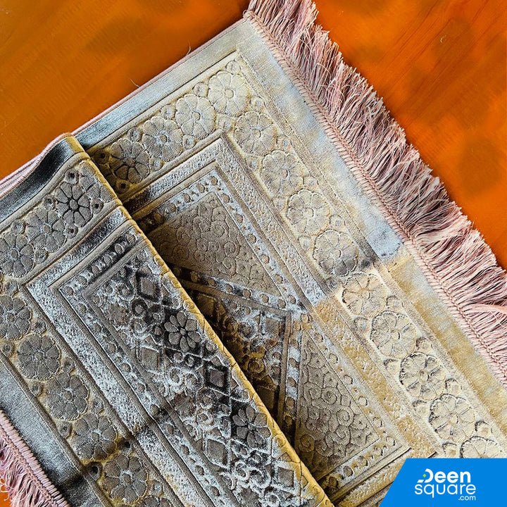 Velvet and Soft Prayer Mat | سجادة الصلاة الناعمة والمخملية