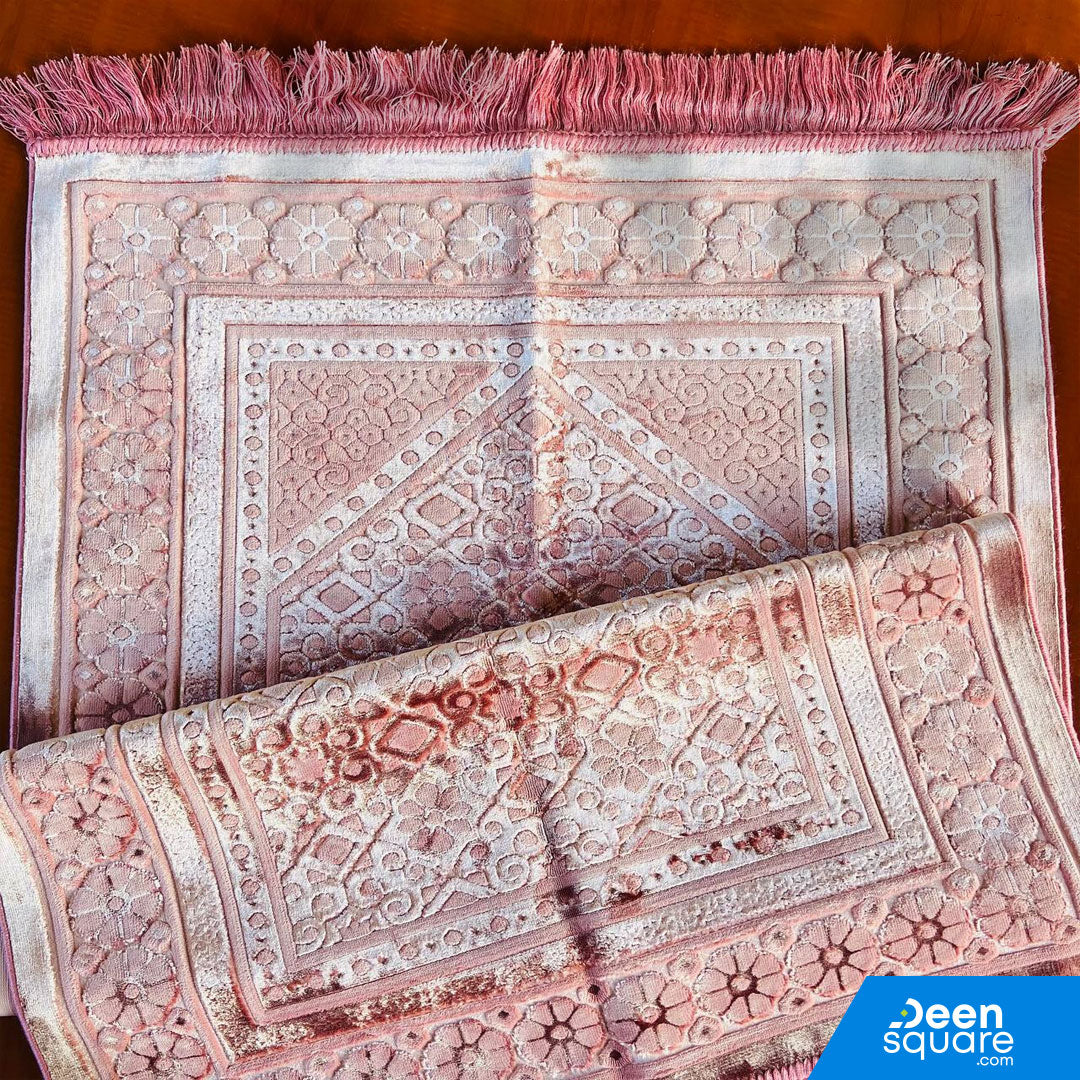 Velvet and Soft Prayer Mat | سجادة الصلاة الناعمة والمخملية