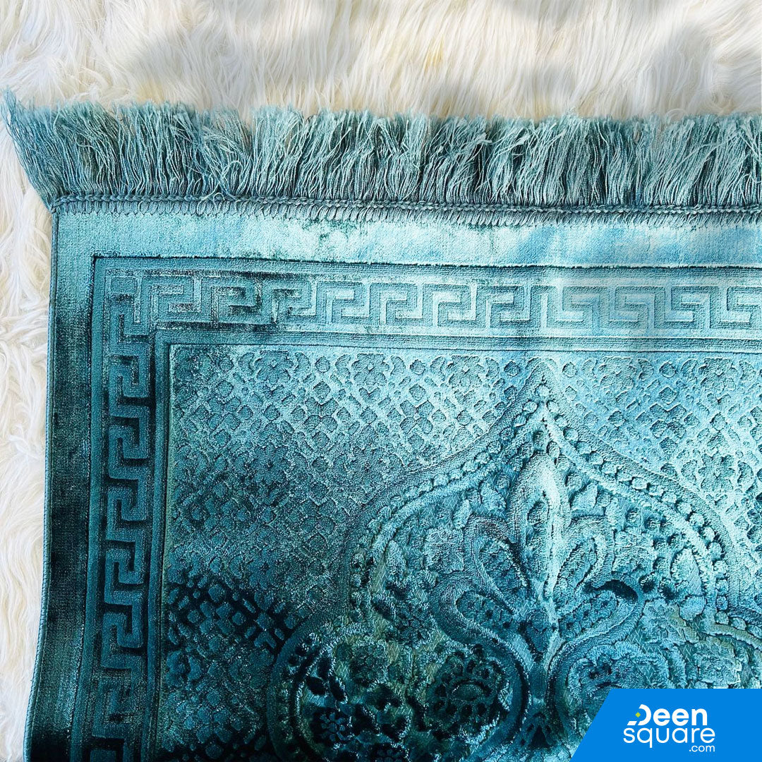 Velvet and Soft Prayer Mat | سجادة الصلاة الناعمة والمخملية