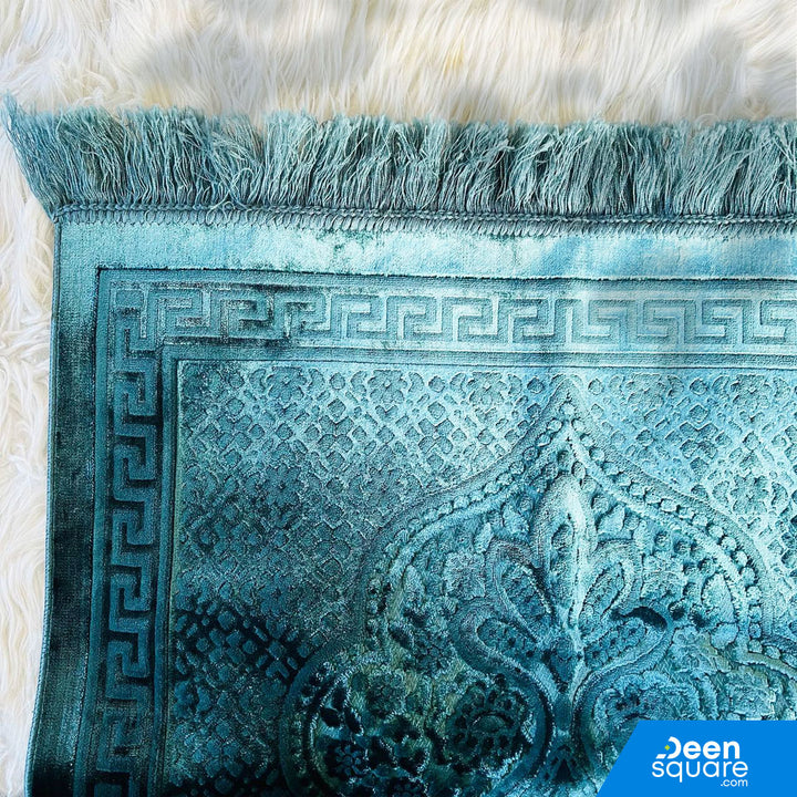 Velvet and Soft Prayer Mat | سجادة الصلاة الناعمة والمخملية
