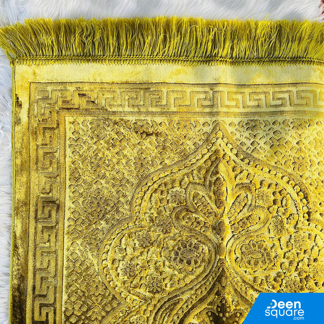 Velvet and Soft Prayer Mat | سجادة الصلاة الناعمة والمخملية