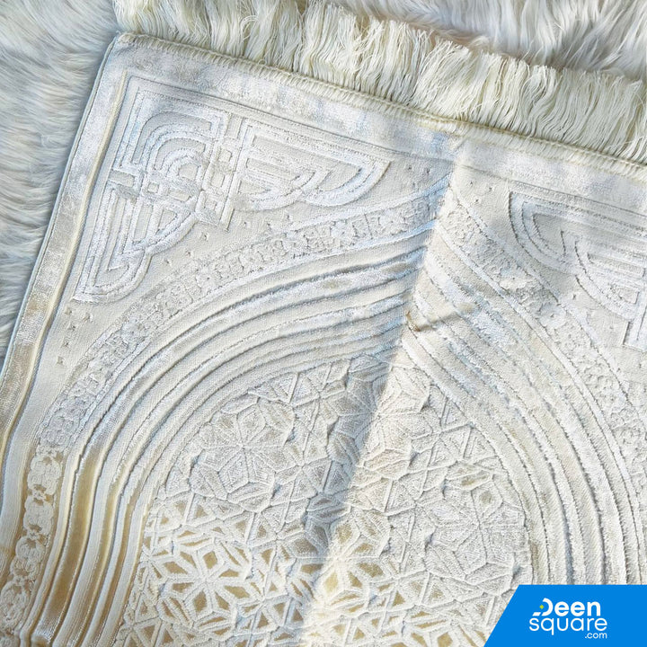 Velvet and Soft Prayer Mat | سجادة الصلاة الناعمة والمخملية