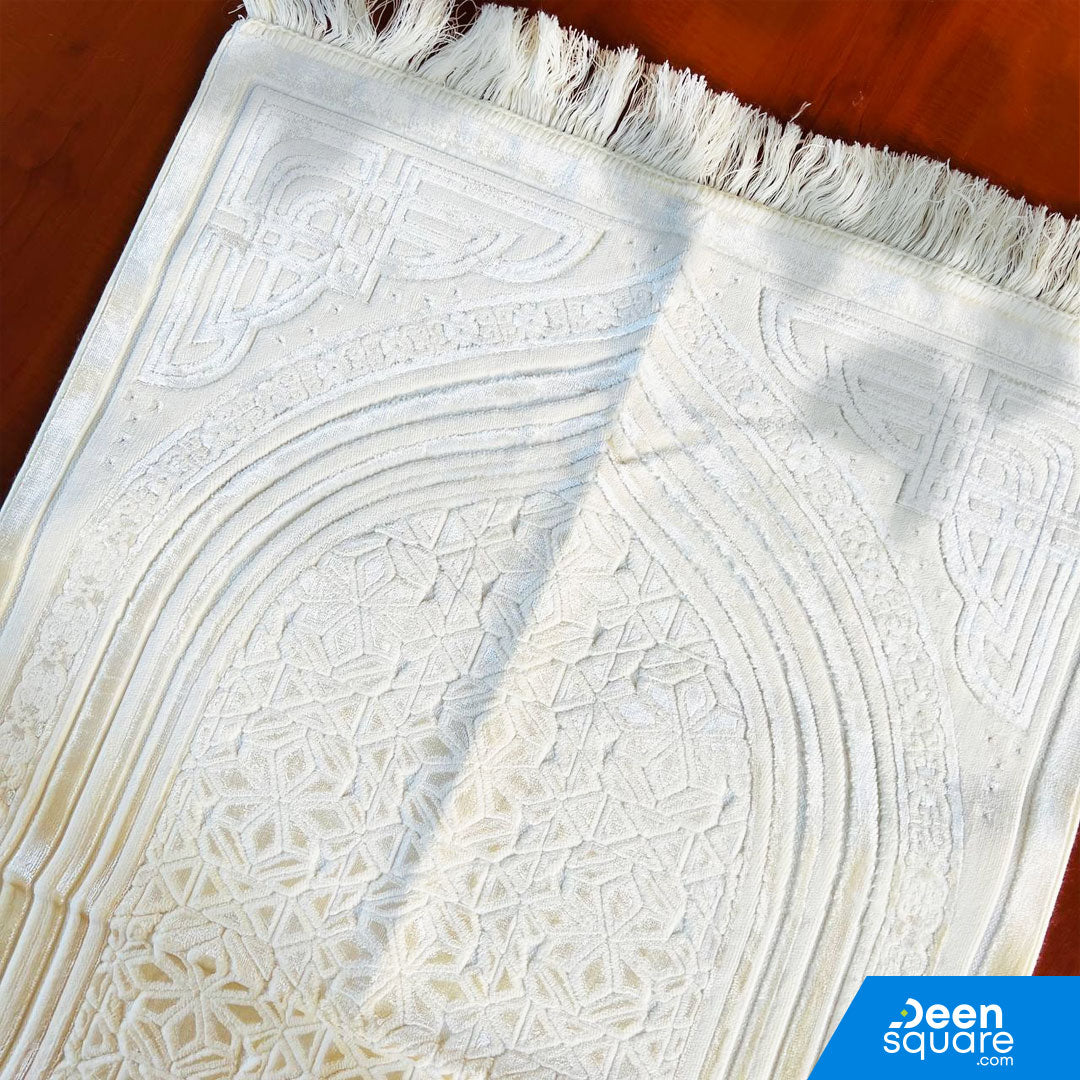 Velvet and Soft Prayer Mat | سجادة الصلاة الناعمة والمخملية