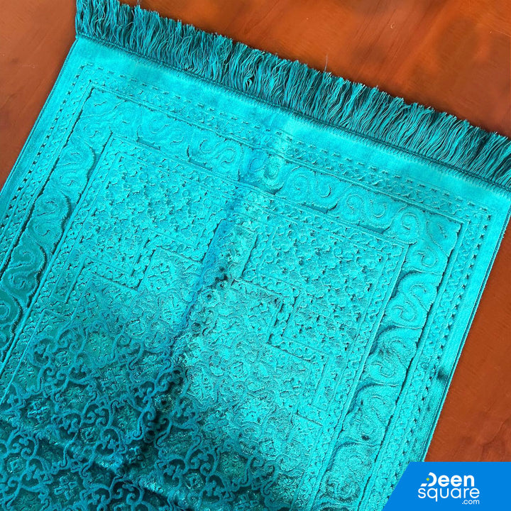 Velvet and Soft Prayer Mat | سجادة الصلاة الناعمة والمخملية