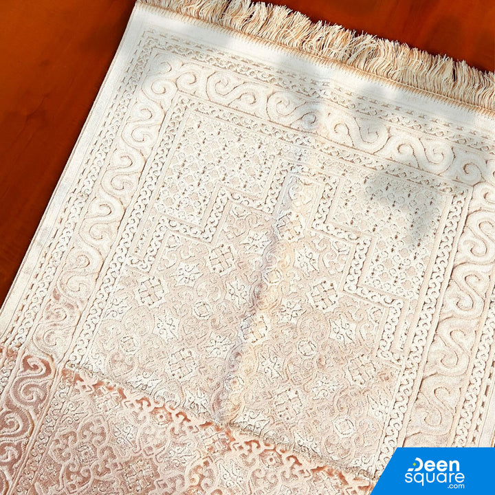 Velvet and Soft Prayer Mat | سجادة الصلاة الناعمة والمخملية