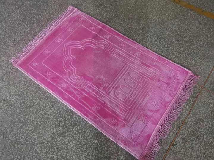 Padded Thick Velvet Prayer Rug Embossed