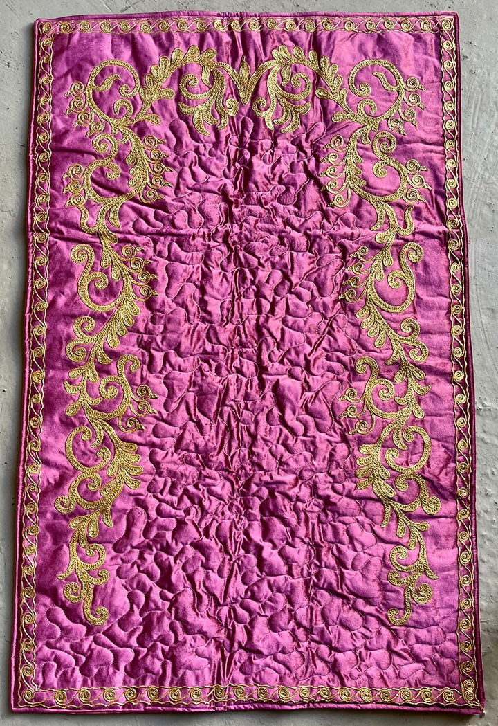 Velvet Silk Embroidered Prayer Mat & Quran Pouch - Gift Edition | سجادة الصلاة المخملية بالحرير المطرزة وحقيبة القرآن - الطبعة الهدية