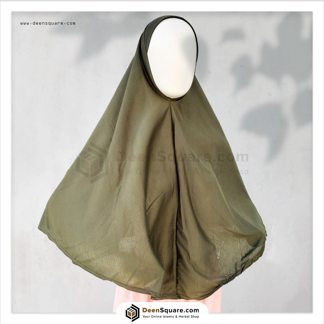 Teenager prayer hijab makhna in green