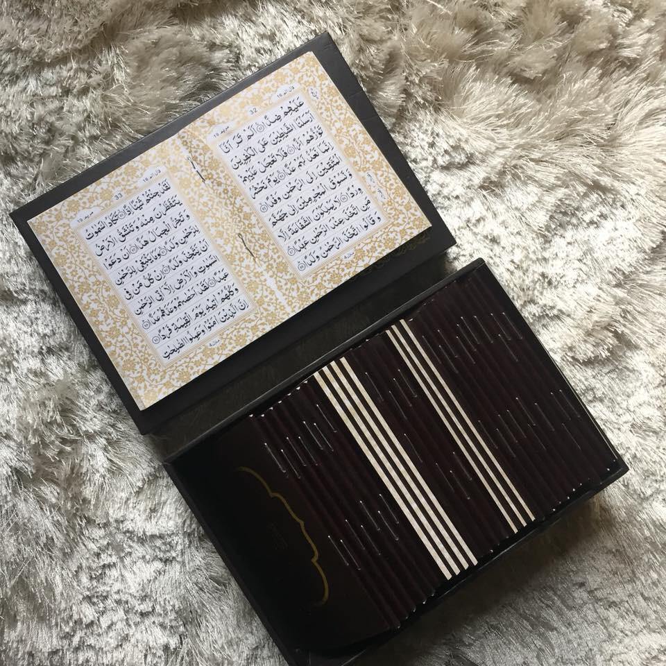 Quran 30 Para Set Pocket Size with box - 8 x 12 cm (Indo Pak Script) - ref: 95A