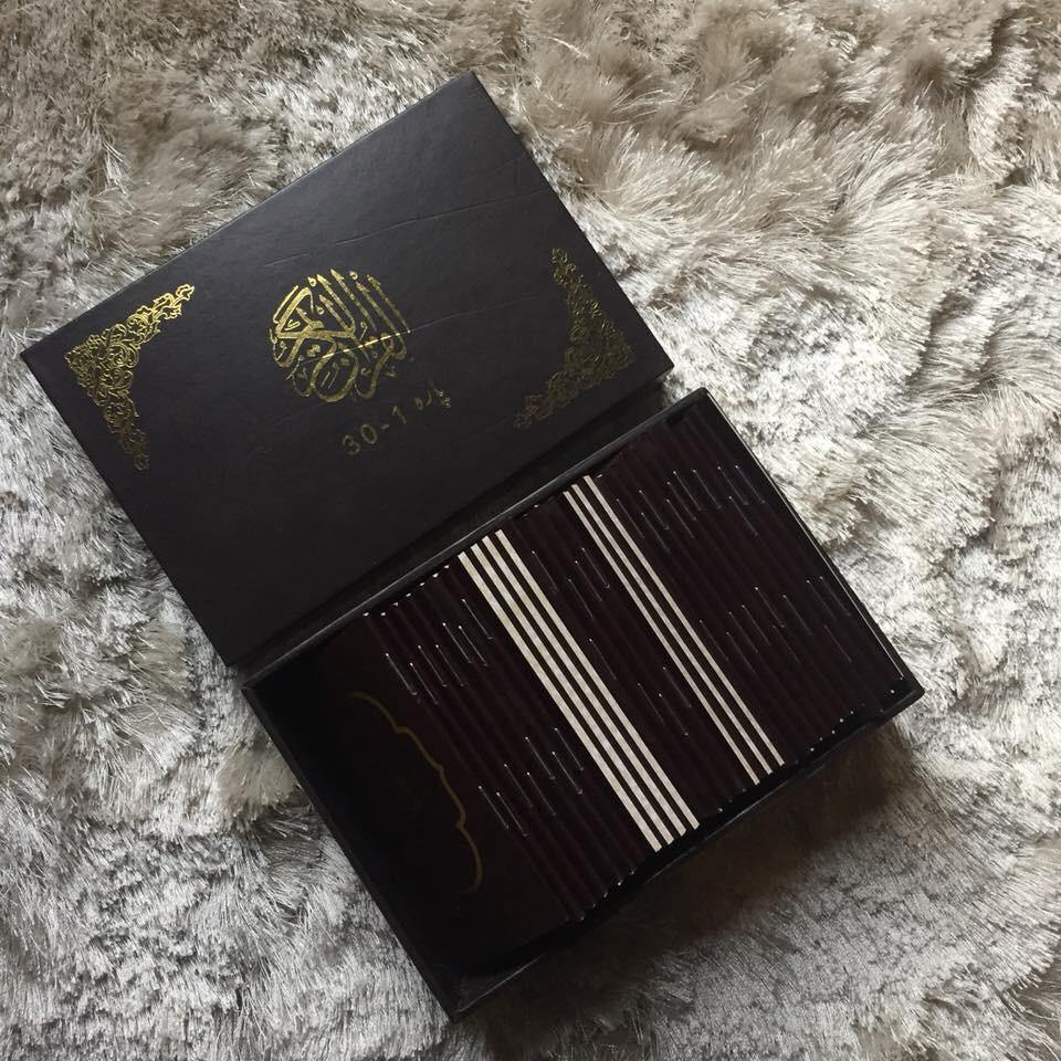 Quran 30 Para Set Pocket Size with box - 8 x 12 cm (Indo Pak Script) - ref: 95A