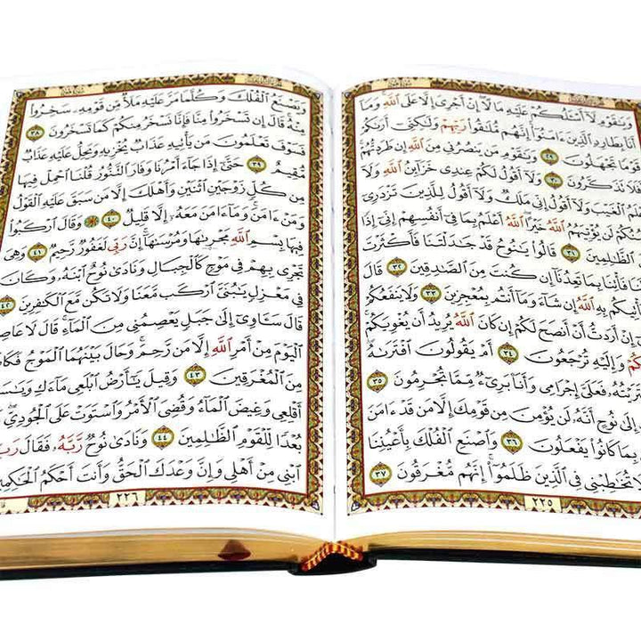 Quran with Case 12 x 17 cm - Cream Pages مصحف 12×17 فني 3لون نافر شاموا مذهب-علبة