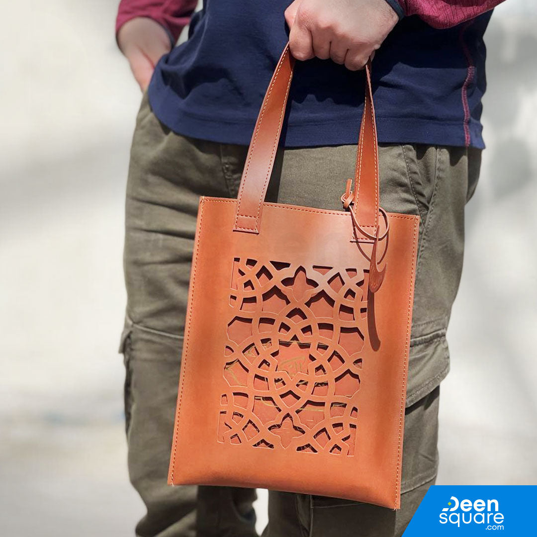 Elegant Quran Gift Set with Leather Bag |  مجموعة هدايا القرآن الكريم الأنيقة مع حقيبة جلدية