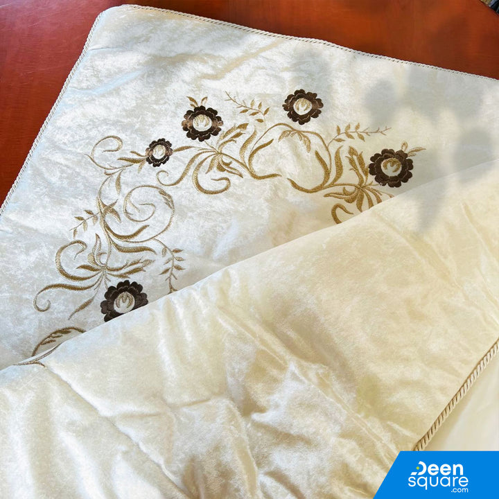 Premium Embroidery Prayer Mat (سجادة الصلاة بالتطريز الراقي)