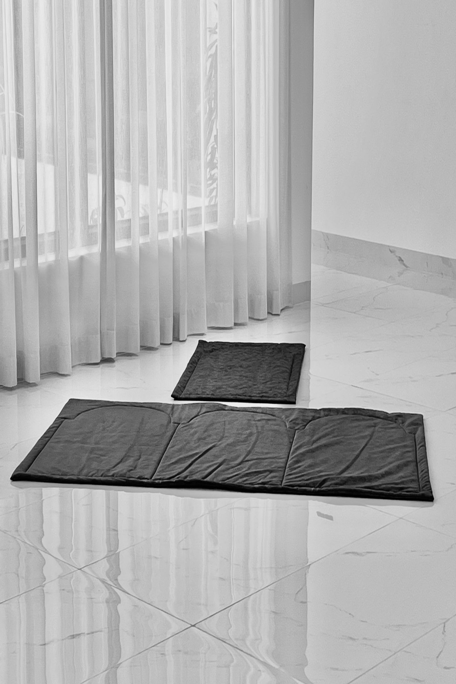 Buy black family prayer mat set for 3–4 people at deensquare.com. Premium Jodali prayer mat with fast shipping in Dubai | UAE.