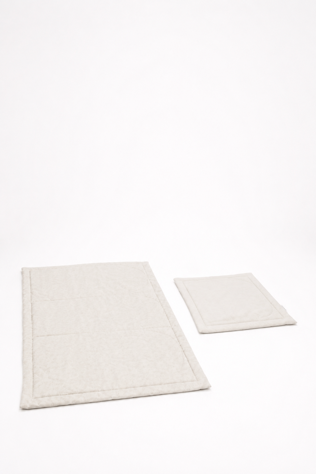 Buy Premium Family Prayer Mat Set for 3–4 people at deensquare.com. Beige Jodali group mat with fast shipping in Dubai | UAE.