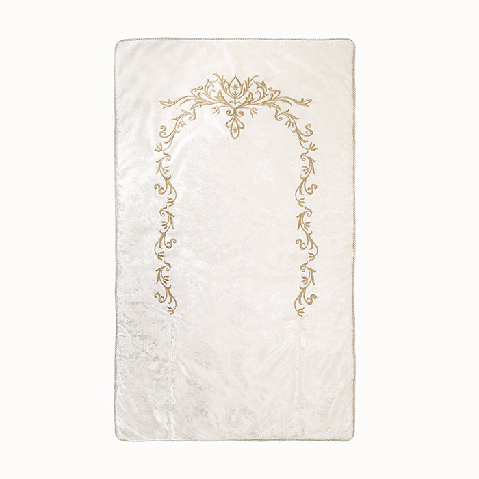 Premium Embroidery Prayer Mat (سجادة الصلاة بالتطريز الراقي)