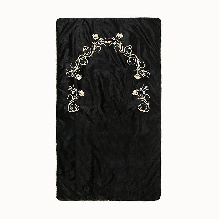Premium Embroidery Prayer Mat (سجادة الصلاة بالتطريز الراقي)
