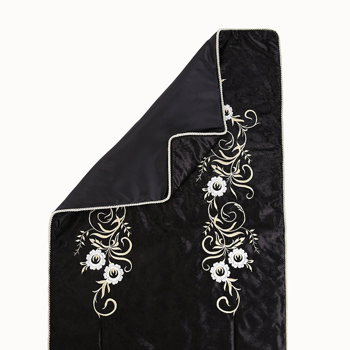 Premium Embroidery Prayer Mat (سجادة الصلاة بالتطريز الراقي)