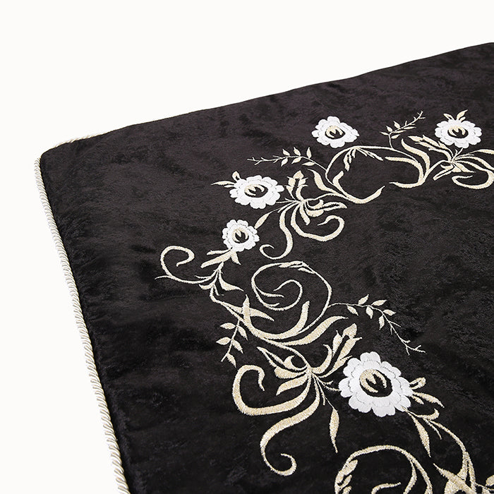 Premium Embroidery Prayer Mat (سجادة الصلاة بالتطريز الراقي)