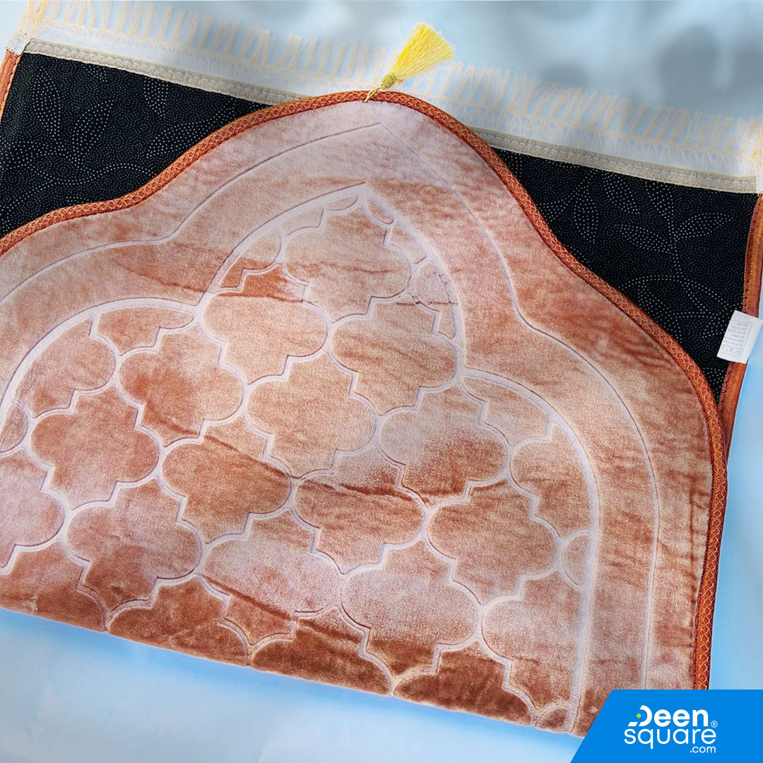 This premium padded prayer mat is designed for maximum comfort, featuring soft foam padding and a beautiful arch-shaped design. Ideal for daily Salah, long prayers, and gifting. The mat also includes an option for customizing the name, making it a perfect personalized Islamic gift for Ramadan, Eid, Umrah/Hajj return gifts, or special occasions.