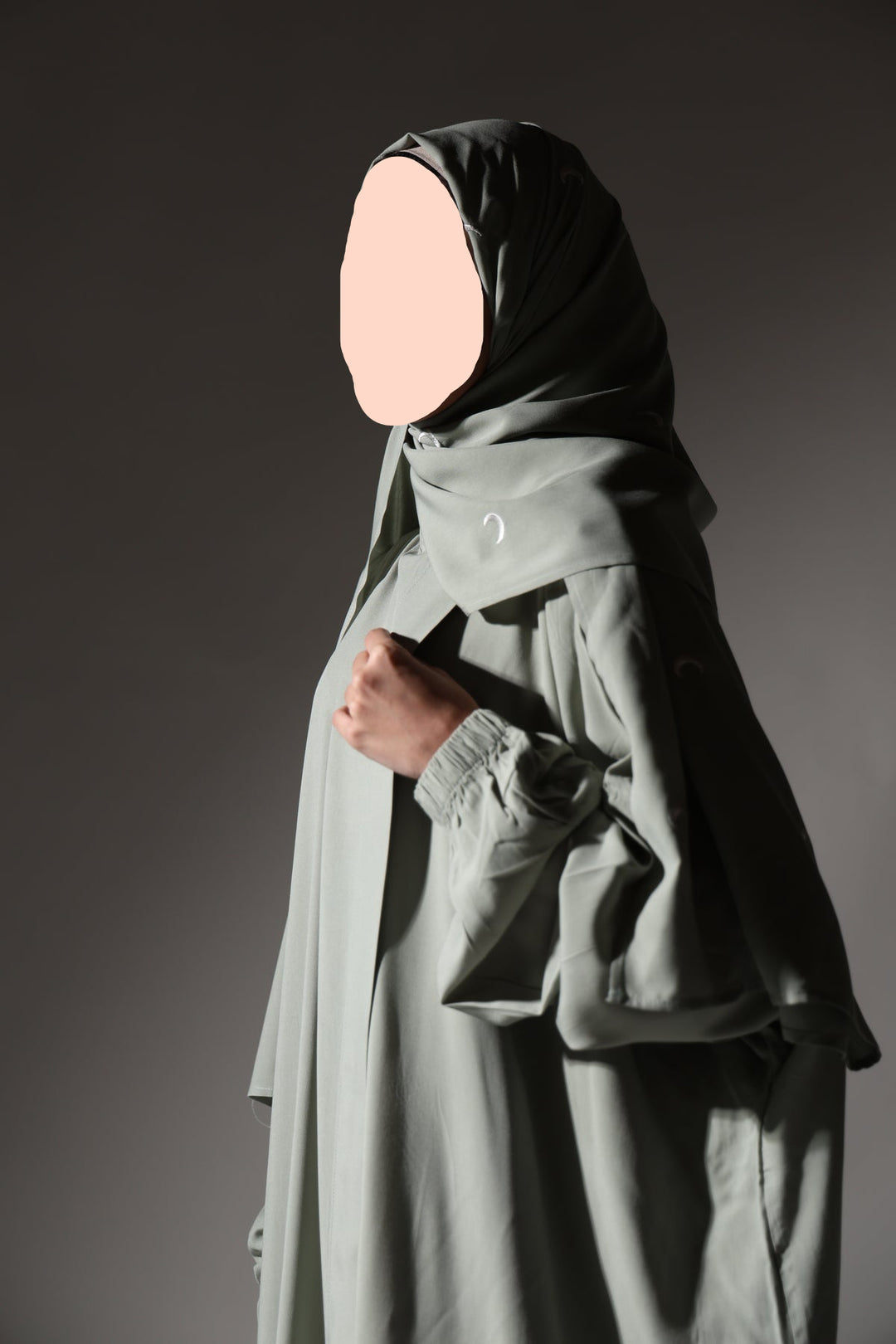 Buy Jodali prayer dress with crescent embroidery sheila. Fast shipping in Dubai and delivery across UAE from DeenSquare.com.