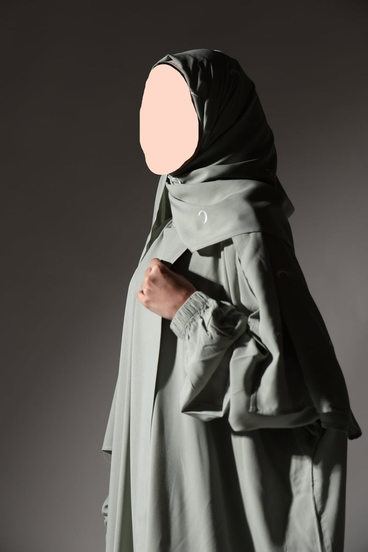 Buy Jodali prayer dress with crescent embroidery sheila. Fast shipping in Dubai and delivery across UAE from DeenSquare.com.