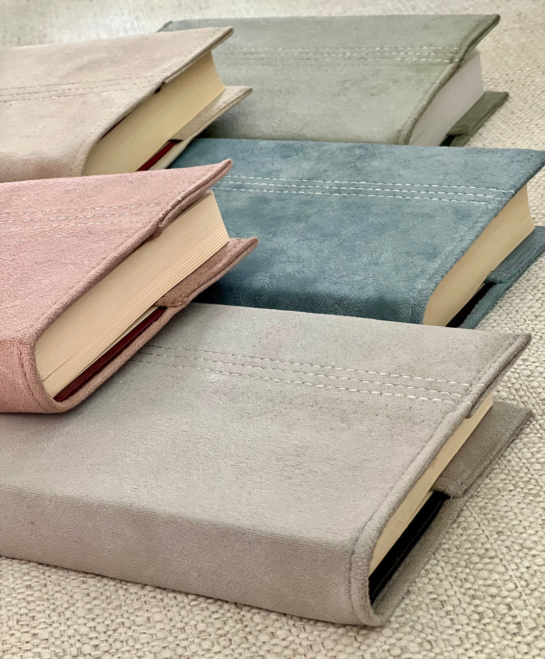 Buy Quran with cover and bookmark by Jodali at deensquare.com. Elegant padded Quran set with fast shipping in Dubai | UAE.
