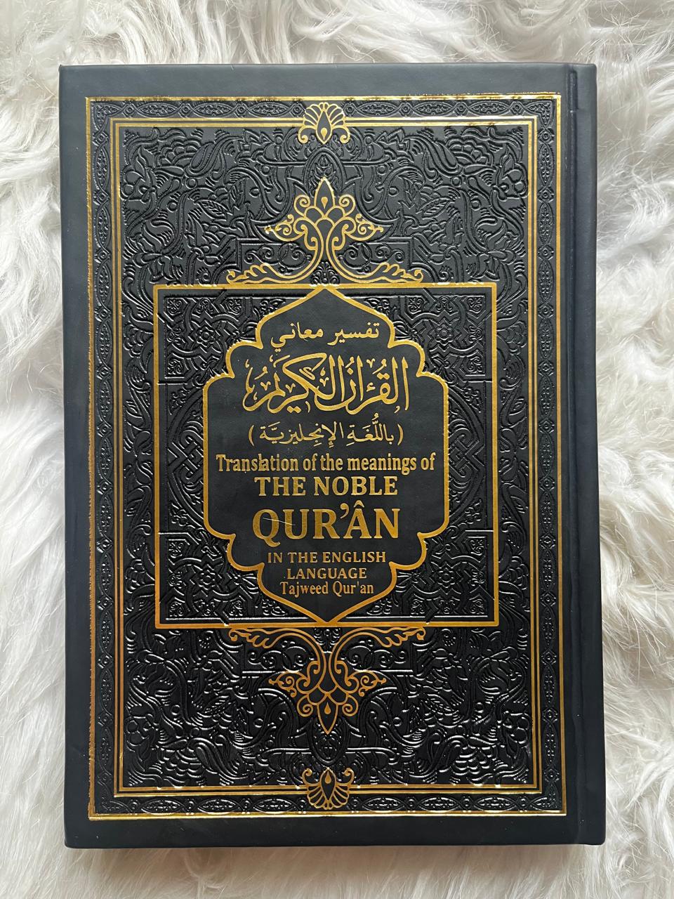 The Noble Qur'an: English Translation (Rainbow Color-Coded Tajweed, Gold Design)