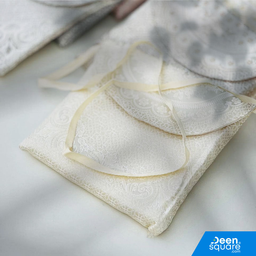 Travel Prayer Mat with Pouch – Lightweight Compact – Made in Turkey (70 x 110 cm)
Pray comfortably anywhere with this high-quality travel prayer mat – a perfect blend of portability and elegance.