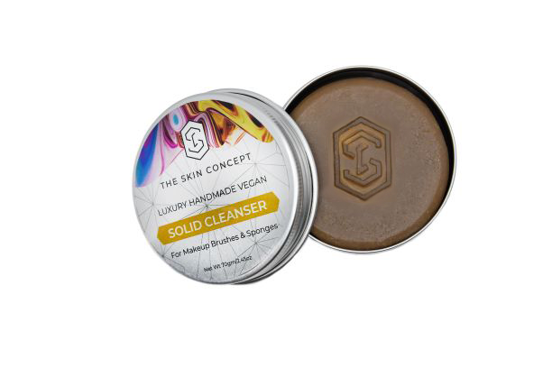 Buy Vegan Solid Makeup Brush Cleanser by The Skin Concept at deensquare.com. Handmade brush &amp; sponge cleaner available in Dubai | UAE.