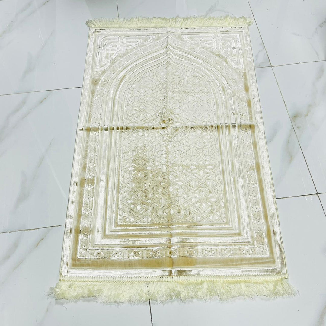 Velvet and Soft Prayer Mat | سجادة الصلاة الناعمة والمخملية beige