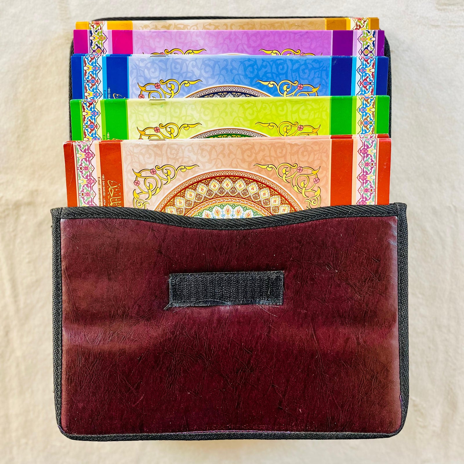 Quran 30 Juz Set Uthmani Script in a Bag Ref: Resalah (القرآن الكريم 30 جزءًا ضع الخط العثماني في حقيبة)