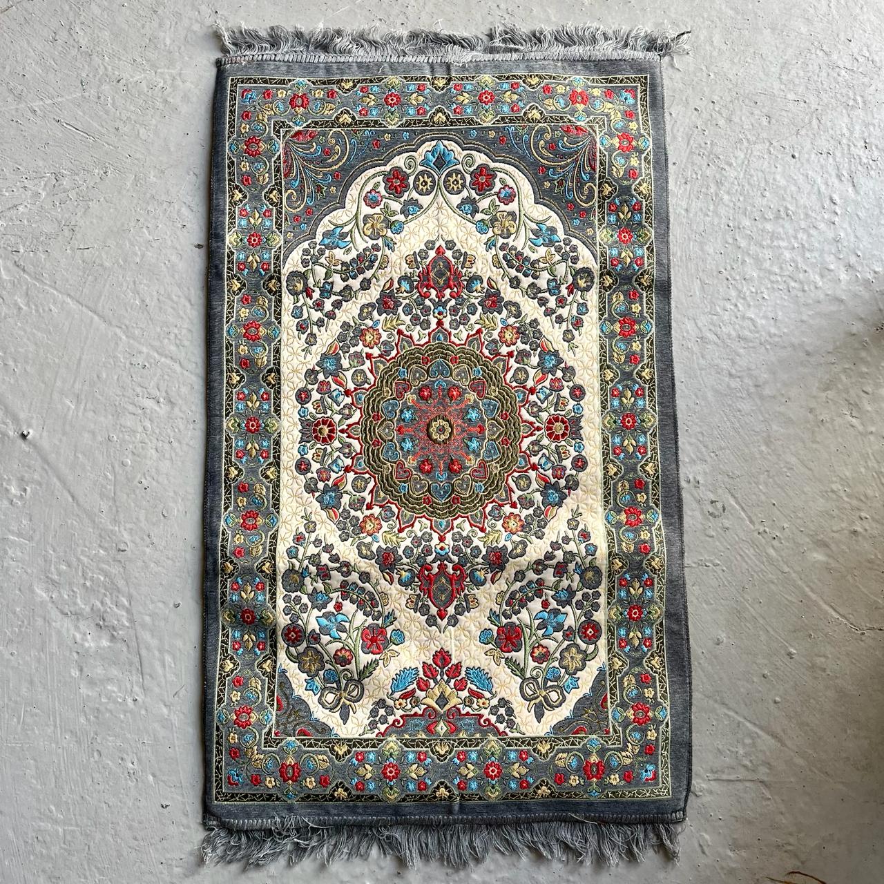 Embroidery Design Prayer Mat (with removable and washable foam)