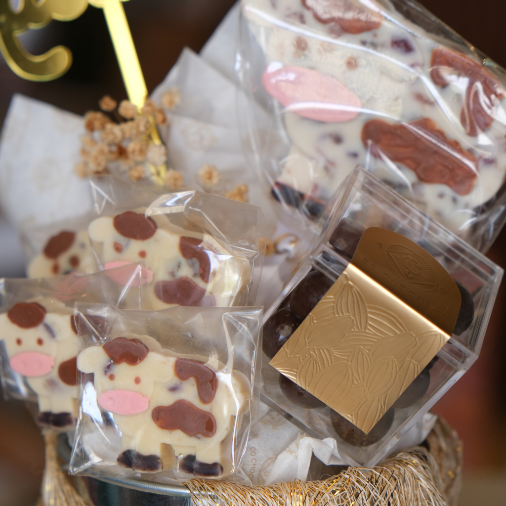HANDPAINTED QURBANI ANIMALS CHOCOLATE HAMPER - EID AL ADHA