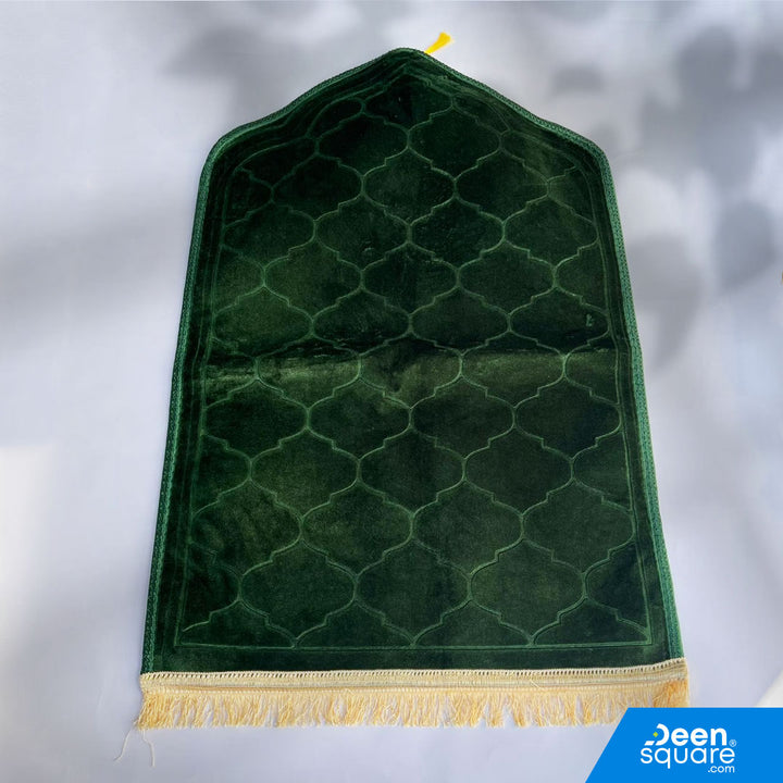 Standard padded prayer mat with name customization. Arch design, 70x110 cm, lightweight and comfortable for everyday Salah. Wholesale available.