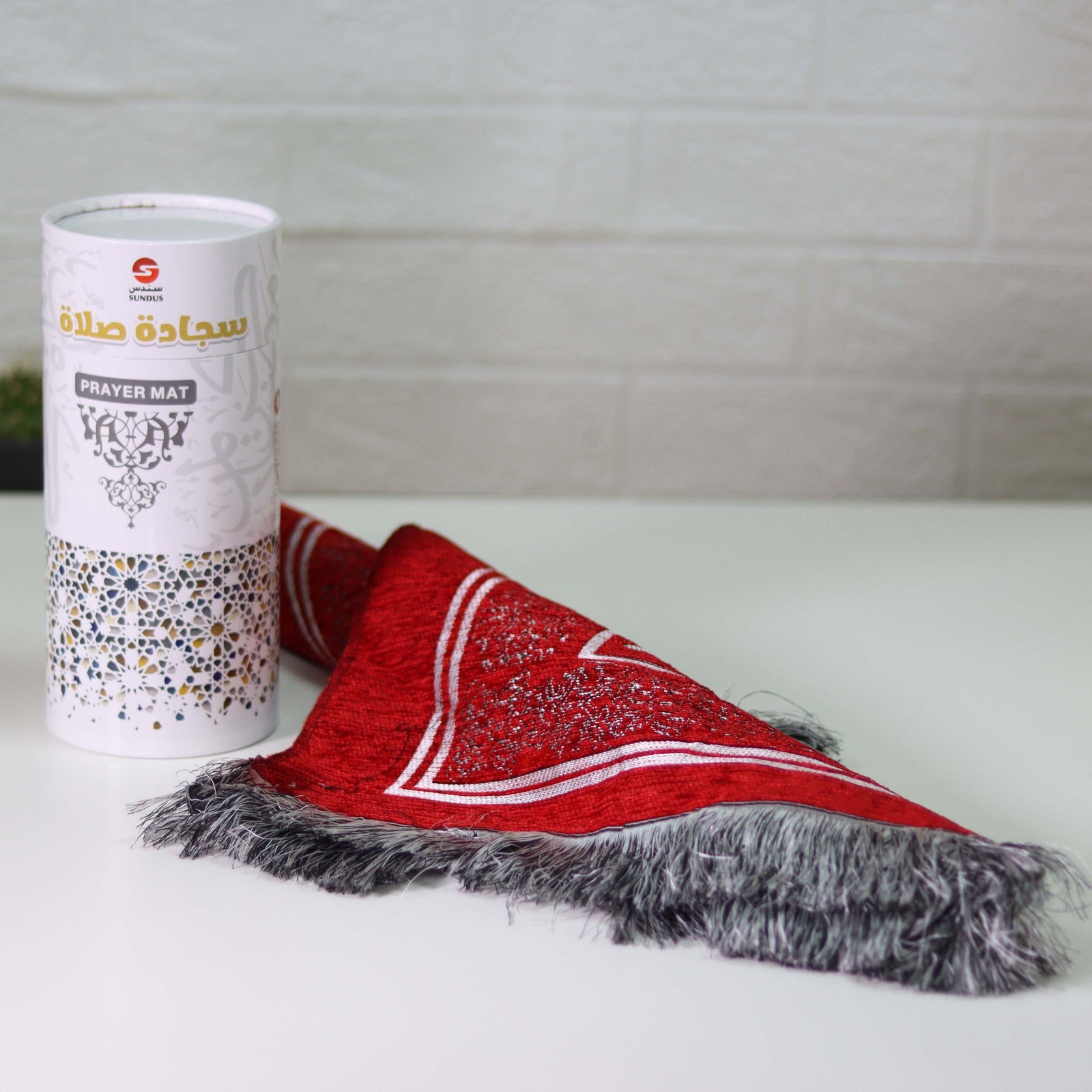 Prayer mat & Tasbeeh with cylindrical box  |  سجادة صلاة في علبة اسطوانية أنيقة - المدينة مع مسبحة
