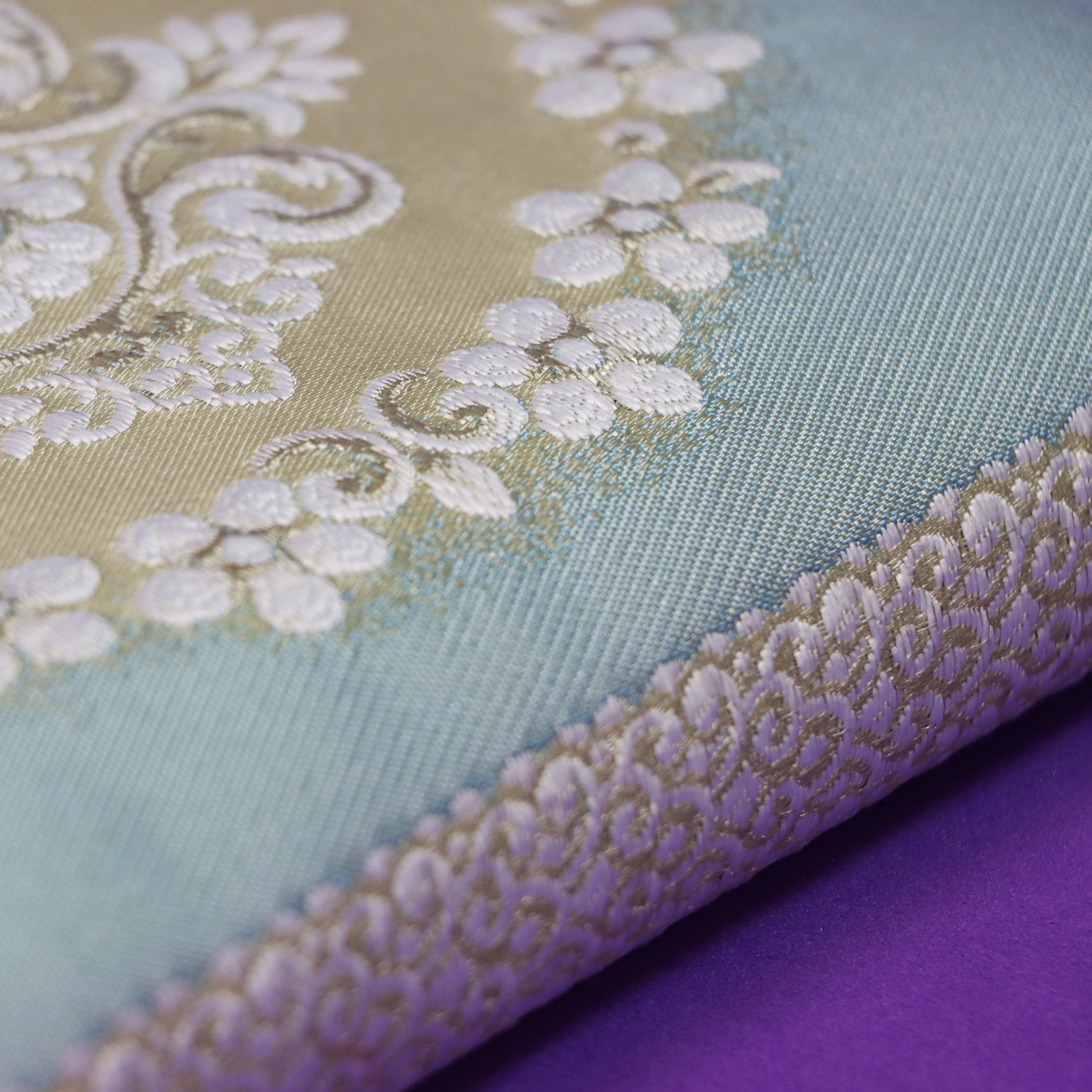 Embroidered Silk Quran Cover for Quran size 14 x 20 cm - غطاء حريري مطرز للمصحف