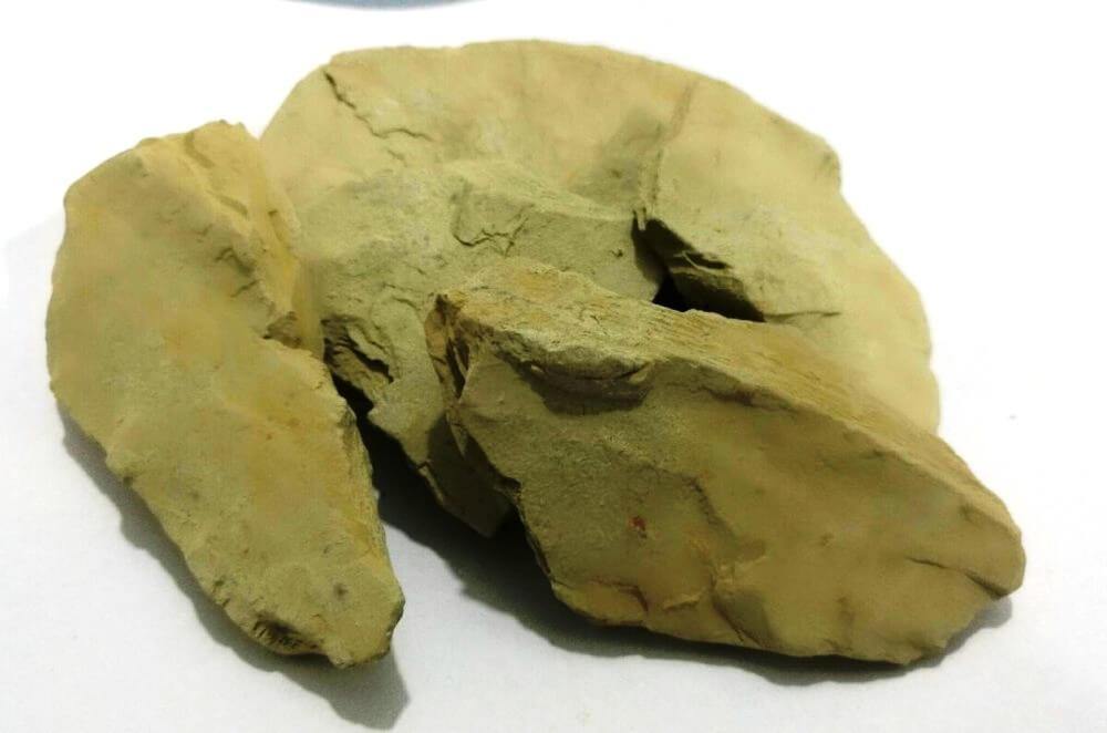 100% Pure Multani Mitti (Fuller's earth) - Stone form - DeenSquare.com