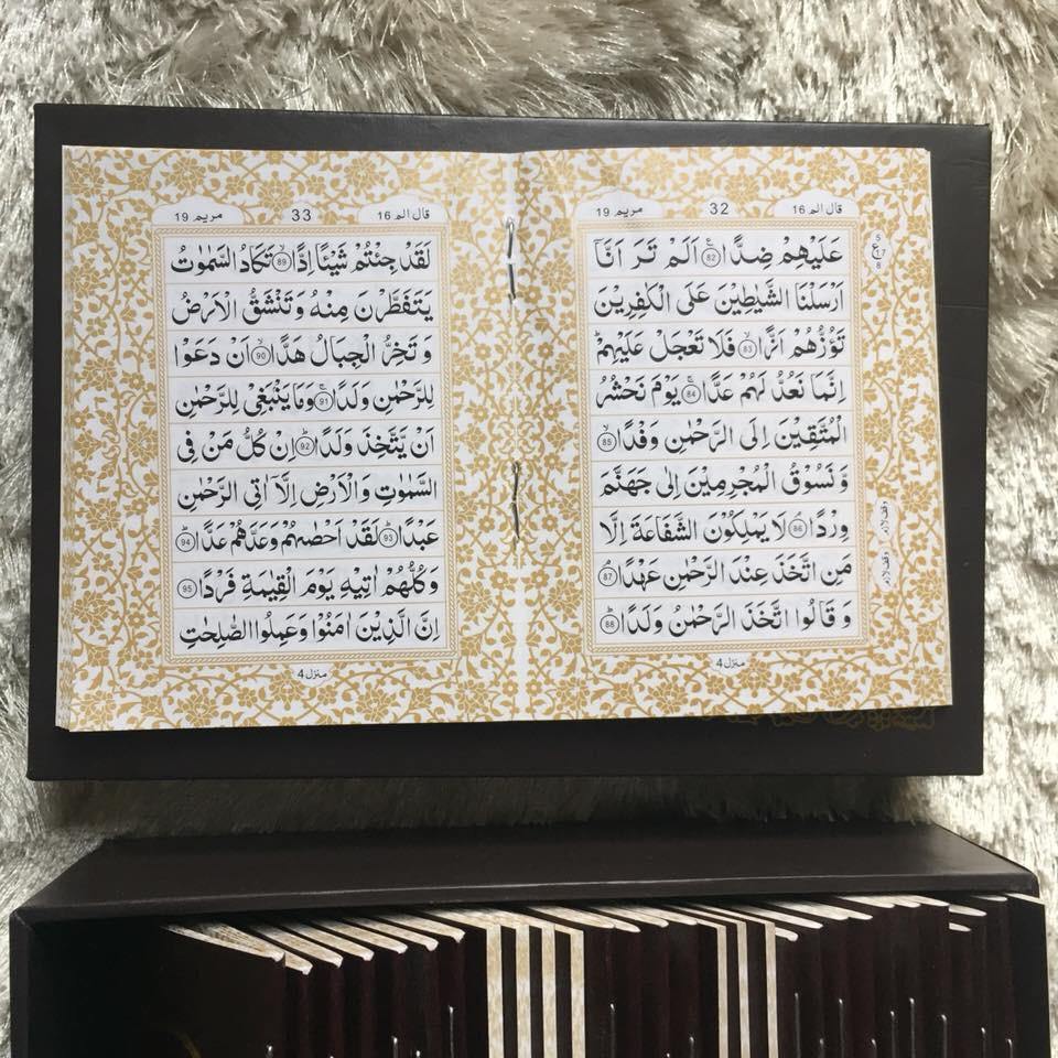 Quran 30 Para Set Pocket Size with box - 8 x 12 cm (Indo Pak Script) - ref: 95A
